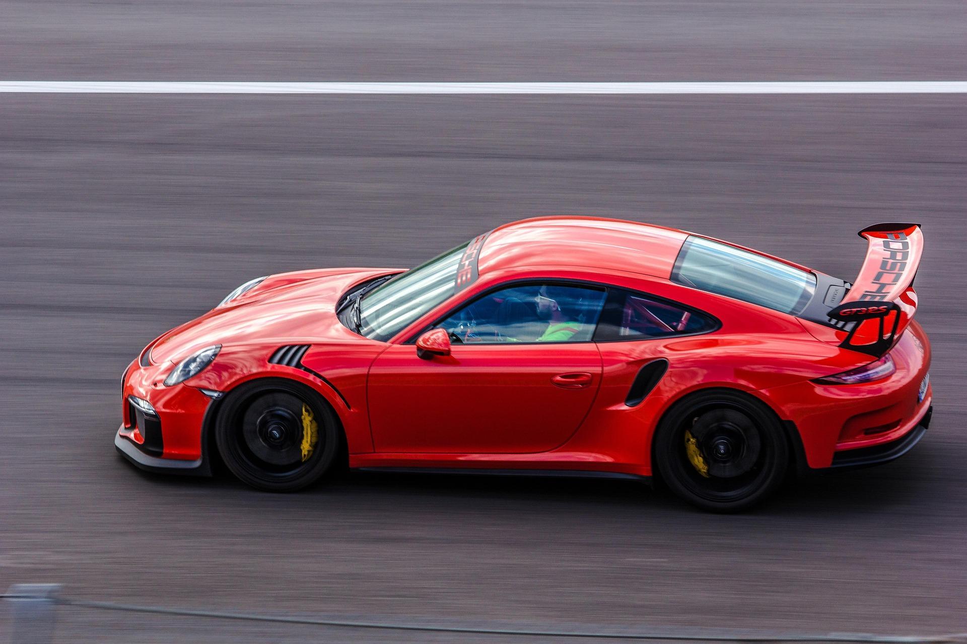 Porsche 911 GT3 RS lancée sur circuit